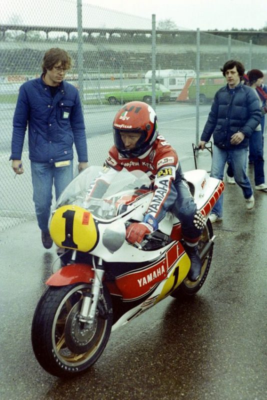 Kenny Roberts con Yamaha y agv casco